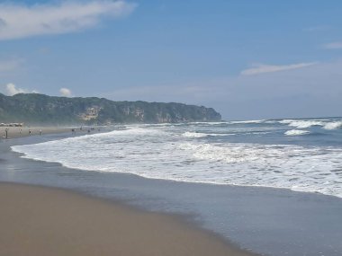 Yogyakarta yakınlarındaki Parangtritis plajı