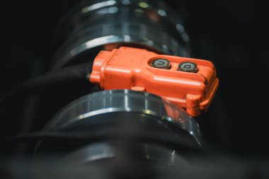 Fabrika deposundaki Kontrol Makinesi için uzaktan kumanda düğmesini kapat.