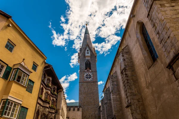 Discovering Brixen\'s hidden gems while taking a walk around its cozy squares