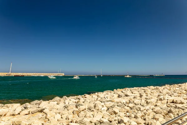 Büyüleyici Küçük Limanıyla Muhteşem Bir Sicilya Sahil Köyünün Manzarası — Stok fotoğraf