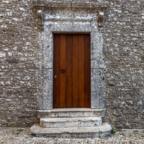 Σικελία Παλιά Πόρτα Στον Μεσαιωνικό Πέτρινο Τοίχο — Φωτογραφία Αρχείου