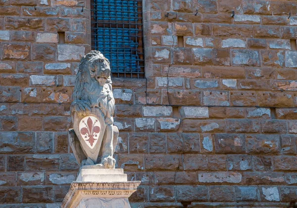 Starověká Socha Lva Piazza Della Signoria Heraldickým Erbem Florentské Lilie — Stock fotografie