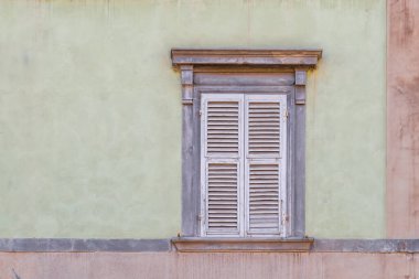 Eski Sicilya evlerinin kapı ve pencereleri