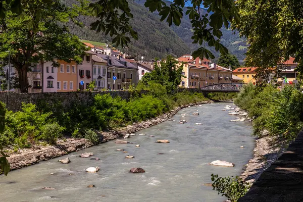 Brixen 'den akan Rienz Nehri manzarası