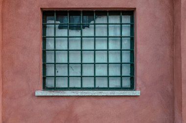 Antik İtalyan evlerinin kapı ve pencereleri