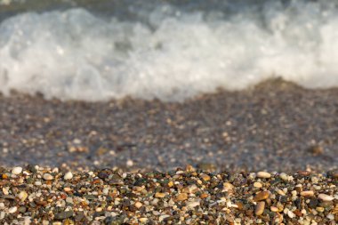 Sicilya sahillerinde renkli çakıl taşları