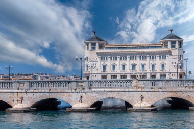 Syracuse (İtalya): ayrıntı Umbertino Köprüsü