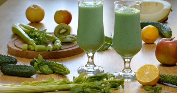 Batido Ecológico Verduras Frutas Verde Recién Exprimido Vaso Concepto Comida —  Fotos de Stock