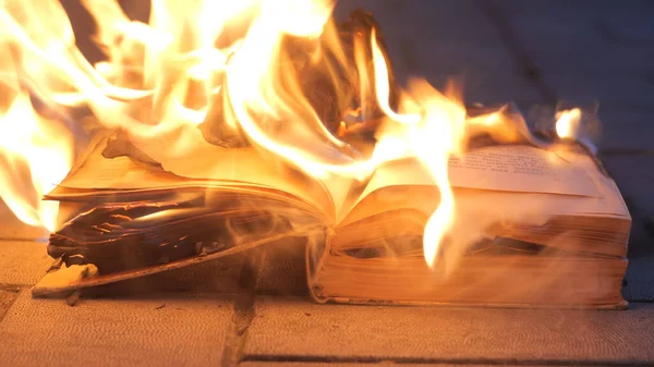 Open Book Fire Big Bright Flame Burning Paper Old Publication — Stock Photo, Image