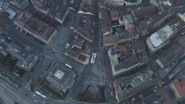 Luftaufnahme Des Pury Square Und Der Altstadt Von Neuchatel Der — Stockvideo