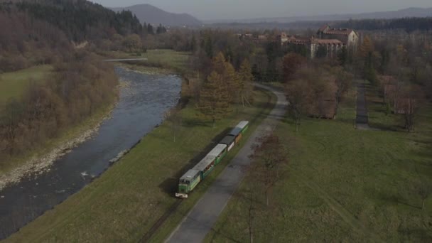 Aerial View Train Rides Railroad Drone Flight Locomotive Carriages Narrow — стоковое видео