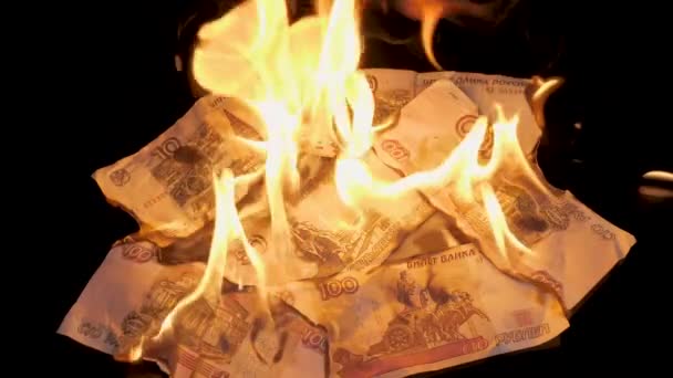 Русские Деньги Огне Концепция Финансовой Катастрофы Российской Денежной Системы — стоковое видео