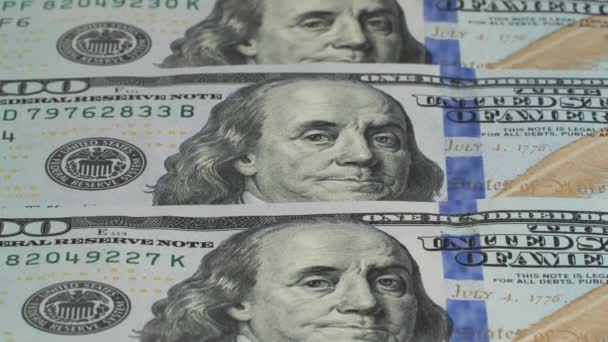 Montón Papel Moneda Americano Cien Dólares Escritorio Billetes Dólar Los — Vídeo de stock