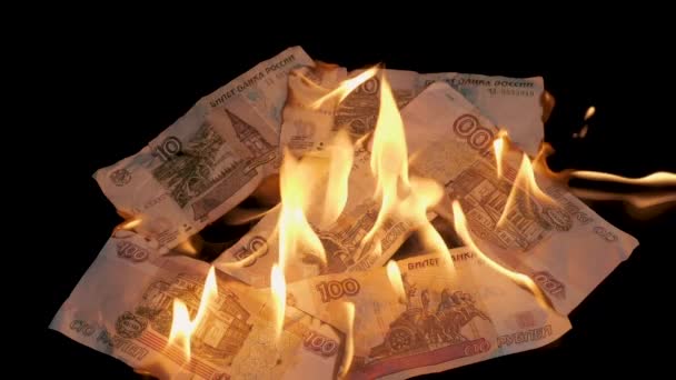 Ρωσικά Χρήματα Καίγονται Έννοια Της Οικονομικής Καταστροφής Του Ρωσικού Νομισματικού — Αρχείο Βίντεο