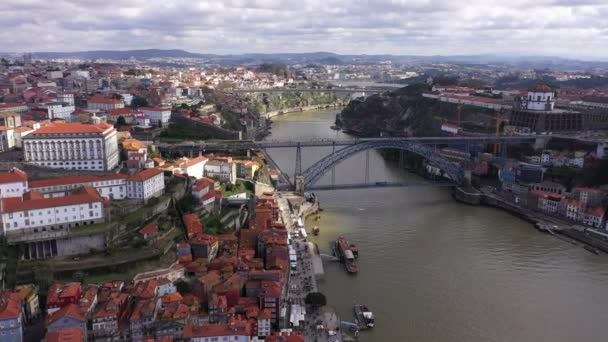 Porto Πορτογαλία Αεροφωτογραφία Της Διάσημης Ιστορικής Ευρωπαϊκής Πόλης Κέντρο Γέφυρα — Αρχείο Βίντεο