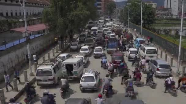 尼泊尔加德满都高峰时间的交通和行人交通 顶视图 时间流逝4K — 图库视频影像