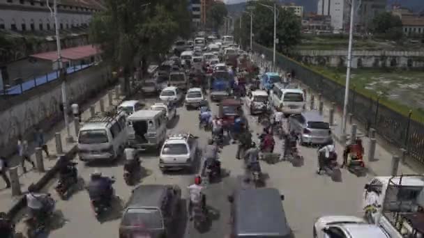 尼泊尔加德满都高峰时间的交通和行人交通 顶视图 时间流逝4K — 图库视频影像