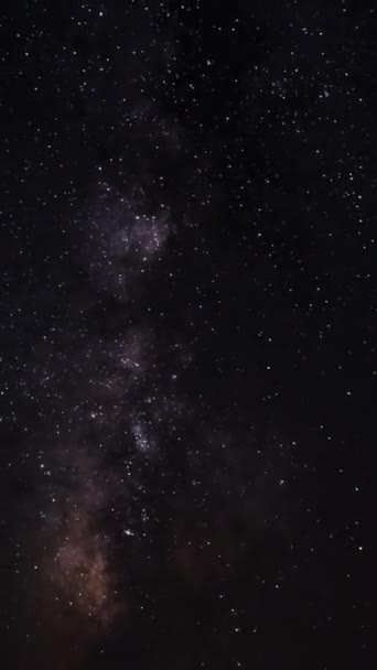 Временной Промежуток Движущихся Звезд Млечный Путь Ночном Небе Вертикальное Видео — стоковое видео
