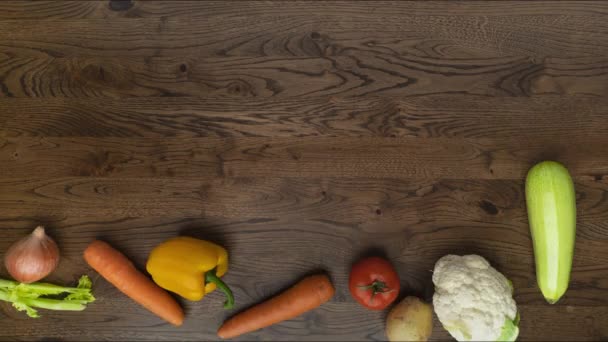 Groenten Verplaatsen Keukentafel Houten Achtergrond Stop Motion Animatie Plaats Voor — Stockvideo