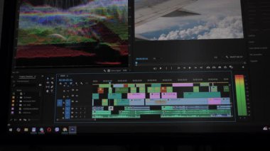 Renk Derecelendirme Araçları ile Video Düzenleme Yazılımında çok kanallı zaman çizelgesi, Profesyonel arayüz katmanlı klipler, dalga biçimleri ve post-prodüksiyon için renk analizleri