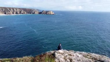 Porthcurno Körfezi, Cornwall, Birleşik Krallık, Şubat 2023.