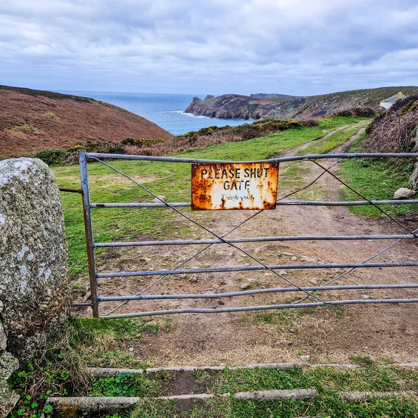 Nanjizal plajı, aynı zamanda Mill Bay olarak da bilinir, Lands End yakınlarında bir sahil ve koy, Cornwall İngiltere Avrupa