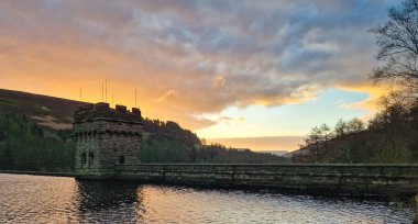 Ladybower Rezervuarı, İngiltere Ulusal Park Tepesi Bölgesi, 2023 Mart. 