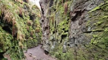 Ulusal Park Tepesi Bölgesi Mart 2023 İngiltere, Luds Kilisesi.