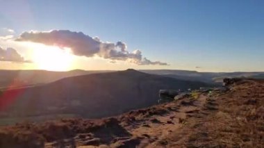 Bamford Edge 'in tepesinde Timelapse Sunset, National Park Peak District England, İngiltere.