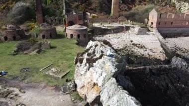 Porth Wen Treni (ayrıca Porth Wen Tuğla Fabrikası veya White Beach olarak da bilinir), Anglesey 'in kuzey kıyısında, Galler' in kuzeybatı kıyısında bulunan küçük bir körfez..