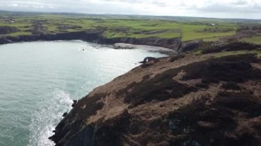 Porth Wen Treni (ayrıca Porth Wen Tuğla Fabrikası veya White Beach olarak da bilinir), Anglesey 'in kuzey kıyısında, Galler' in kuzeybatı kıyısında bulunan küçük bir körfez..