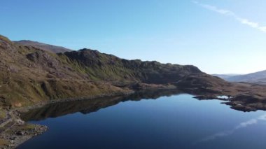 Snowdonia, Galler 'deki Ulusal Park Snowdonia' da, Fetheden Kardan: Galler 'in En Yüksek Zirvesine Bir Yolculuk, Nefes Kesen Manzaraları Keşfeden Efsanevi Kardan İzler Ulusal Parkı' nın Efsanevi Hikayeleri