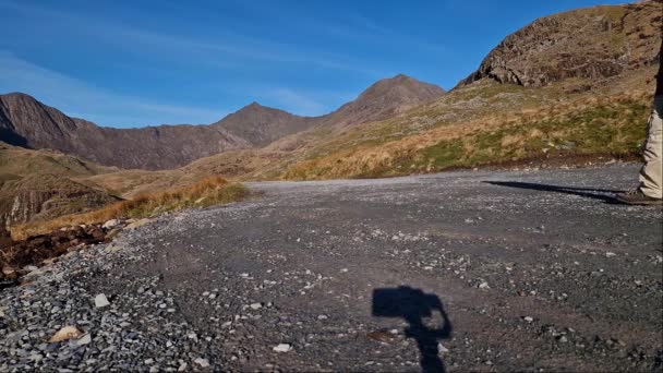 ウェールズの国立公園でのスノードン Snowdonia Wales Conquering Snowdonia ウェールズの頂上への旅 最高のピーク 息をのむような景色を探索します — ストック動画