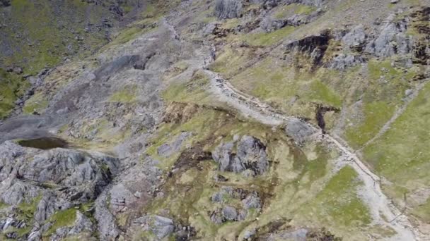 ウェールズの国立公園でのスノードン Snowdonia Wales Conquering Snowdonia ウェールズの頂上への旅 最高のピーク 息をのむような景色を探索します — ストック動画