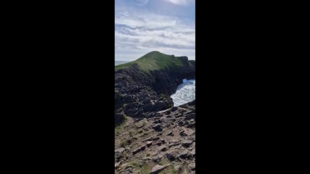 Worm Head Skalisty Cypel Położony Wybrzeżu Półwyspu Gower Walii — Wideo stockowe
