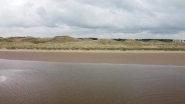 Formby Beach, İngiltere 'nin Merseyside kentinde İrlanda Denizi kıyısında yer alan popüler bir turizm merkezidir.