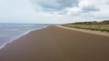 Formby Beach, İngiltere 'nin Merseyside kentinde İrlanda Denizi kıyısında yer alan popüler bir turizm merkezidir.