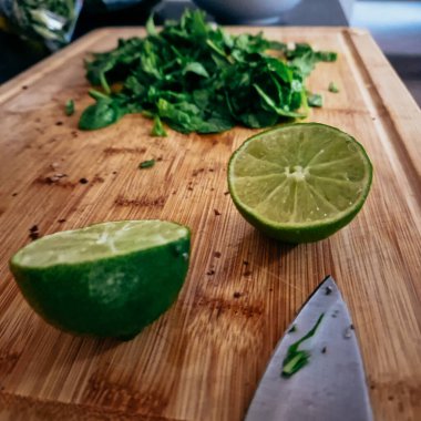 Kendi lezzetli kokteylinizi yaparken, miksoloji dünyasına keyifli bir yolculuğa çıkmaya hazır olun..