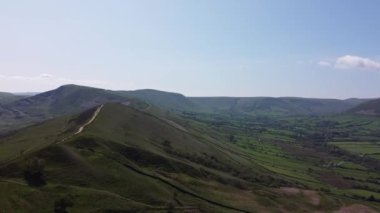 Hava Serenadı: Mam Tor ve Büyüleyici Tepeler