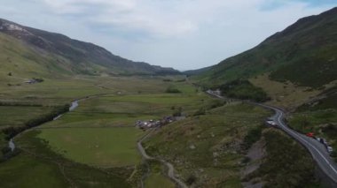 Tryfan: Majestic Peaks and Adventurous Ascents