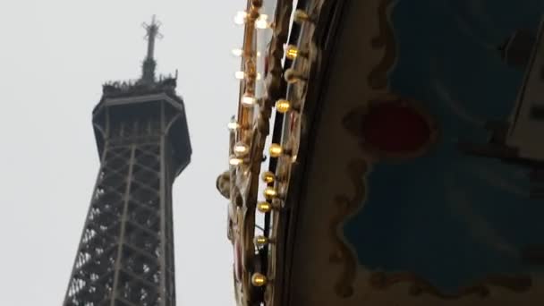 Karussell Dreht Sich Fuße Des Eiffelturms Paris Frankreich — Stockvideo