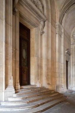 Paris 'teki Louvre Müzesinin Koridorları - Kapı 1