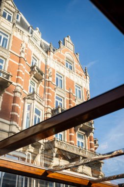 Amsterdam 3 - Hollanda 'nın güzel şehrinin kanalları boyunca gece manzarası