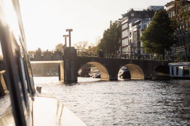 Amsterdam 35-Hollanda Kanalları boyunca uzanan manzara.