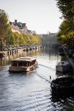 Amsterdam 39 - Hollanda 'nın güzel şehrinin kanalları boyunca manzara