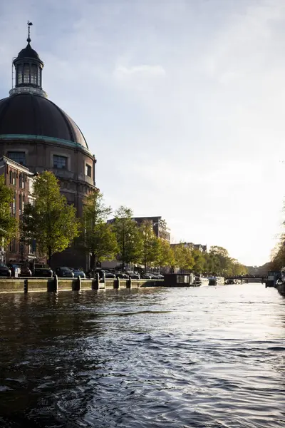 Amsterdam 'ın güzel şehri 24 - Hollanda' nın kanalları boyunca manzara