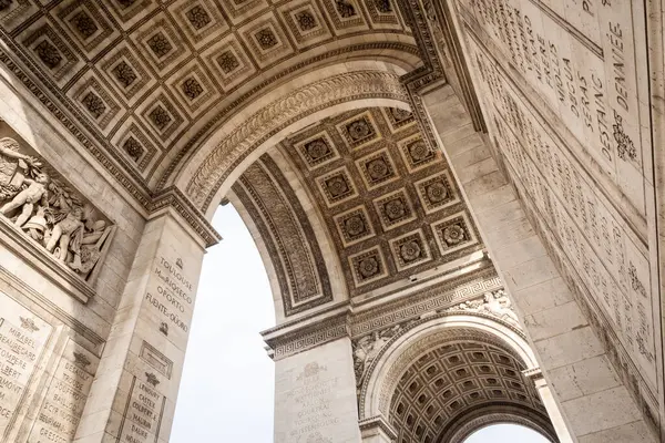 Paris 'teki Zafer Takı' nın kemerlerinin altında - 6 - Paris, Fransa
