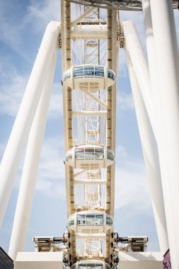 Dubai, BAE - 8 Mart 2025: Dubai 'deki Ain Eye dönme dolabı - Birleşik Arap Emirlikleri - Seyahat varış noktası - 3