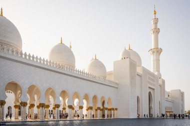 Abu Dabi, BAE - 9 Mart 2025: Abu Dabi camiinin mimari detayları - Birleşik Arap Emirlikleri - Seyahat - 2