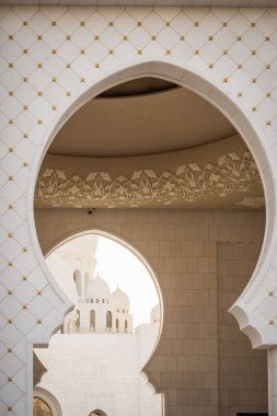 Abu Dabi, BAE - 9 Mart 2025: Abu Dabi camiinin mimari detayları - Birleşik Arap Emirlikleri - Seyahat - 13
